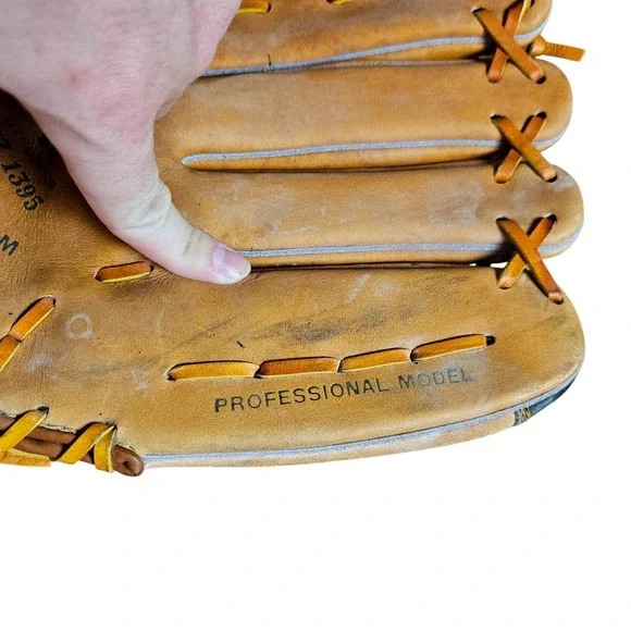 Mizuno MZ1395 Softball Glove Professional Model Max Flex Left Hand Thrower - Picture 5 of 8